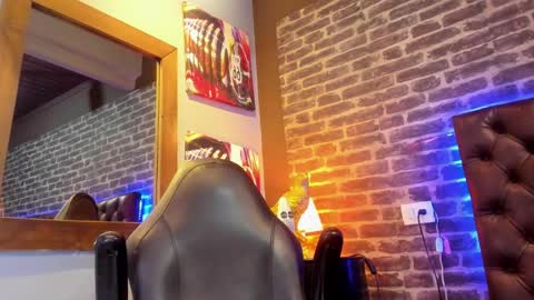 Snapshot of vinzenzrizzo chatting on December 19, 2025, 9:49 am ---Vinzen--- online show from December 19, 2025, 9:49 am