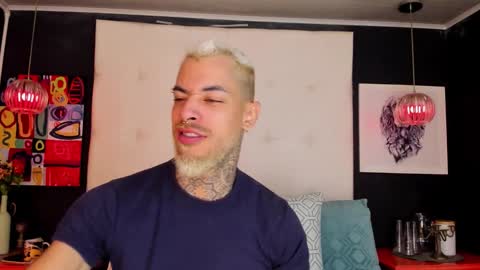 Snapshot of vinzenzrizzo chatting on January 14, 2026, 9:52 pm ---Vinzen--- online show from January 14, 2026, 9:52 pm