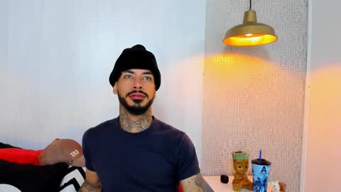 Snapshot of vinzenzrizzo chatting on February 12, 2026, 5:02 am ---Vinzen--- online show from February 12, 2026, 5:02 am