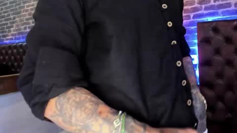 Snapshot of vinzenzrizzo chatting on February 19, 2026, 5:03 am ---Vinzen--- online show from February 19, 2026, 5:03 am