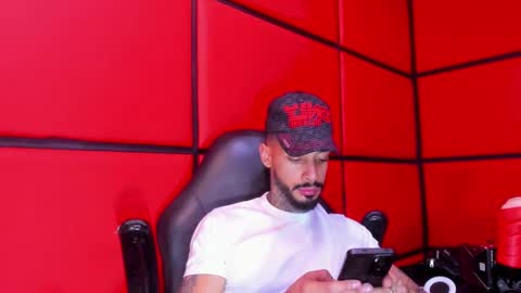 Snapshot of vinzenzrizzo chatting on February 25, 2026, 5:06 am ---Vinzen--- online show from February 25, 2026, 5:06 am