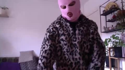 Violette online show from March 15, 2026, 1:28 pm