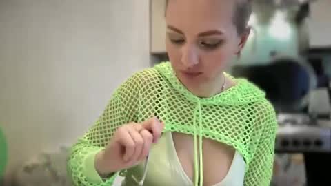 Snapshot of viola_1 chatting on February 16, 2025, 5:04 am Funny girl online show from February 16, 2025, 5:04 am