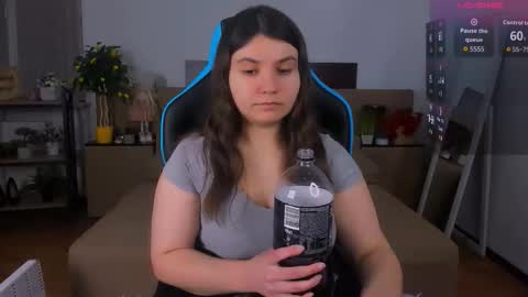 Snapshot of viola__shy chatting on February 2, 2026, 9:24 pm Viola online show from February 2, 2026, 9:24 pm