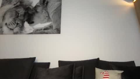 Vio online show from December 1, 2025, 5:56 am