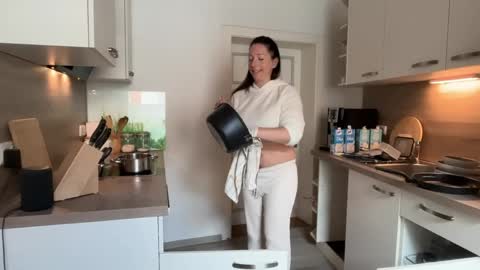 Snapshot of viola_beck chatting on May 14, 2026, 10:11 am Vio online show from May 14, 2026, 10:11 am