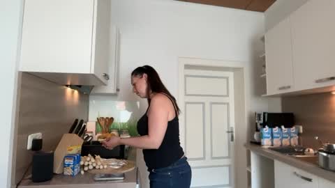 Snapshot of viola_beck chatting on May 23, 2026, 9:24 am Vio online show from May 23, 2026, 9:24 am