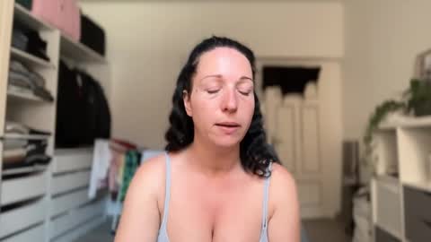 Snapshot of viola_beck chatting on June 6, 2026, 8:52 am Vio online show from June 6, 2026, 8:52 am