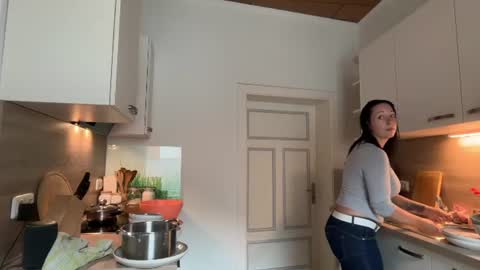 Snapshot of viola_beck chatting on June 9, 2026, 10:27 am Vio online show from June 9, 2026, 10:27 am