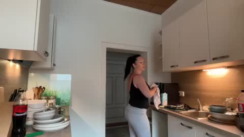 Snapshot of viola_beck chatting on June 12, 2026, 10:58 am Vio online show from June 12, 2026, 10:58 am