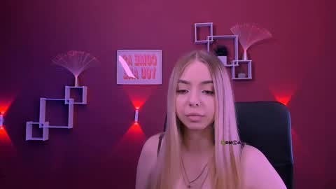 Snapshot of viola_sweet_ chatting on May 26, 2026, 9:05 am viola_sweet_ online show from May 26, 2026, 9:05 am