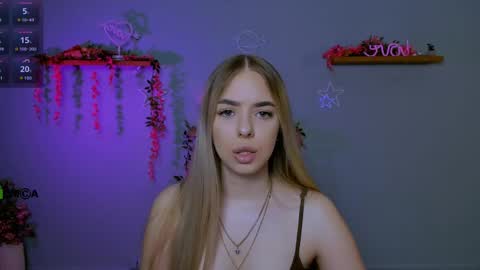 Snapshot of viola_sweet_ chatting on May 31, 2026, 8:43 am viola_sweet_ online show from May 31, 2026, 8:43 am