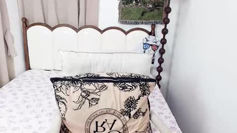 Snapshot of violazona chatting on March 18, 2026, 8:17 am Zona online show from March 18, 2026, 8:17 am