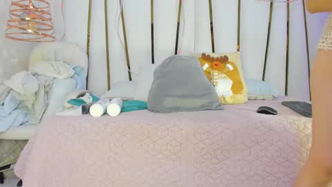 Snapshot of violeet_gray chatting on November 27, 2025, 11:34 am violeet_gray online show from November 27, 2025, 11:34 am