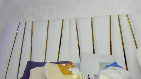 Snapshot of violeet_gray chatting on February 2, 2026, 11:31 am violeet_gray online show from February 2, 2026, 11:31 am