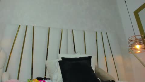 Snapshot of violeet_gray chatting on March 11, 2026, 10:32 am violeet_gray online show from March 11, 2026, 10:32 am