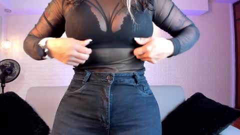 Snapshot of violeet_scott chatting on December 27, 2024, 10:55 am Violett Everyday From 0530 to 1430 Col Time online show from December 27, 2024, 10:55 am