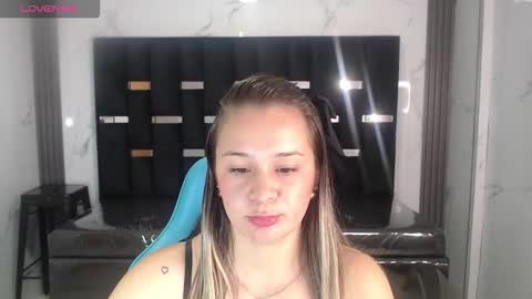 Snapshot of violet13_a chatting on January 14, 2026, 3:17 pm Violet online show from January 14, 2026, 3:17 pm