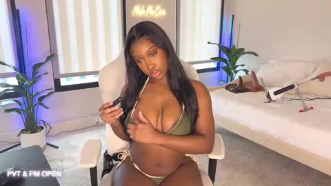 Snapshot of violet6xft chatting on January 22, 2025, 9:32 pm Fantasy Black Girl online show from January 22, 2025, 9:32 pm