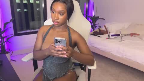 Snapshot of violet6xft chatting on January 26, 2025, 5:13 am Fantasy Black Girl online show from January 26, 2025, 5:13 am