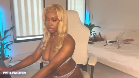 Snapshot of violet6xft chatting on January 27, 2025, 9:11 pm Fantasy Black Girl online show from January 27, 2025, 9:11 pm