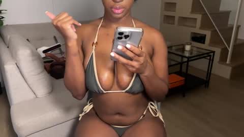Snapshot of violet6xft chatting on October 9, 2025, 4:21 am Fantasy Black Girl online show from October 9, 2025, 4:21 am
