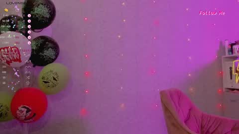 Snapshot of violet____h chatting on December 6, 2024, 8:40 pm violet____h online show from December 6, 2024, 8:40 pm