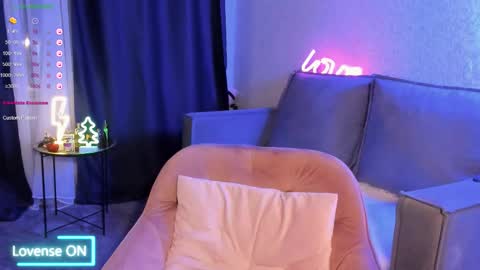 Snapshot of violet____h chatting on September 26, 2025, 7:29 pm violet____h online show from September 26, 2025, 7:29 pm