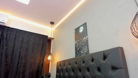 Violet and Myers online show from November 27, 2025, 10:56 pm