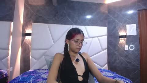 Snapshot of violet_angel13 chatting on April 13, 2026, 2:33 pm Violet online show from April 13, 2026, 2:33 pm