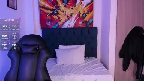 Snapshot of violet_blaze chatting on December 23, 2025, 11:08 am online show from December 23, 2025, 11:08 am