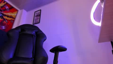 Snapshot of violet_blaze chatting on January 19, 2026, 11:14 am online show from January 19, 2026, 11:14 am