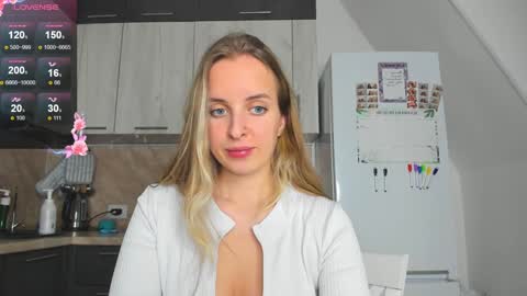 Snapshot of violet_blue_eyes chatting on December 10, 2024, 1:44 pm Violet online show from December 10, 2024, 1:44 pm