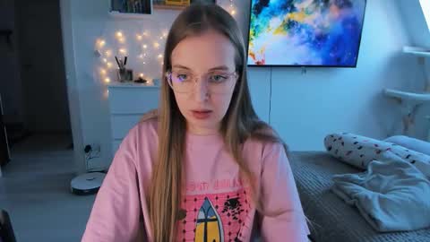 Snapshot of violet_blue_eyes chatting on February 5, 2026, 11:04 am Violet online show from February 5, 2026, 11:04 am