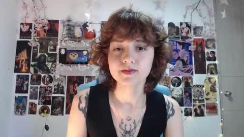 Snapshot of violet_bluee chatting on February 16, 2025, 6:43 am Violet online show from February 16, 2025, 6:43 am