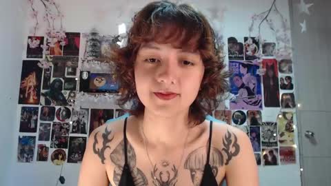 Snapshot of violet_bluee chatting on February 17, 2025, 8:30 am Violet online show from February 17, 2025, 8:30 am