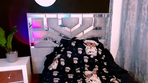 Snapshot of violet_bunnyy chatting on October 15, 2025, 3:06 am Violet online show from October 15, 2025, 3:06 am