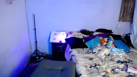 Snapshot of violet_hyuga chatting on February 20, 2025, 7:34 am violet_hyuga online show from February 20, 2025, 7:34 am