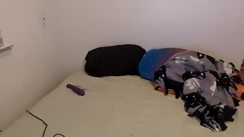 Violet Kitty online show from June 27, 2026, 5:01 am