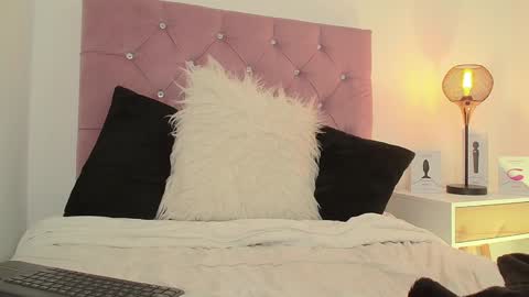 Snapshot of violet_queen2 chatting on January 10, 2025, 2:23 pm Mary online show from January 10, 2025, 2:23 pm