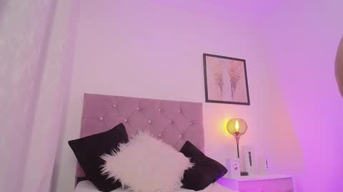 Snapshot of violet_queen2 chatting on February 10, 2025, 12:19 am Mary online show from February 10, 2025, 12:19 am