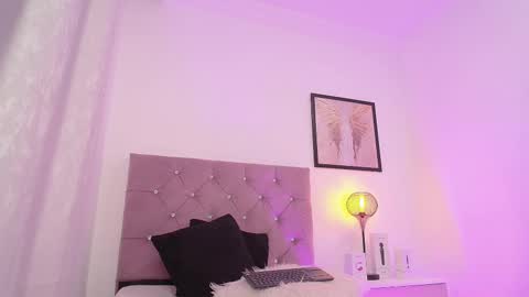 Snapshot of violet_queen2 chatting on February 10, 2025, 2:05 pm Mary online show from February 10, 2025, 2:05 pm