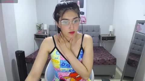 Violet  online show from November 12, 2025, 2:06 pm