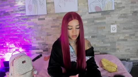 Snapshot of violet_spencer chatting on December 11, 2024, 9:34 pm Violeta online show from December 11, 2024, 9:34 pm