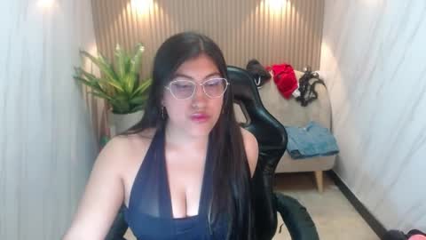 Snapshot of violet_tf chatting on May 22, 2026, 8:25 pm Violet online show from May 22, 2026, 8:25 pm