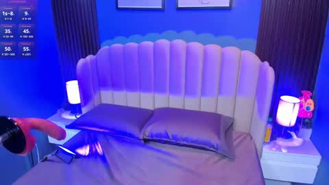 violet_throat online show from November 8, 2025, 3:07 am