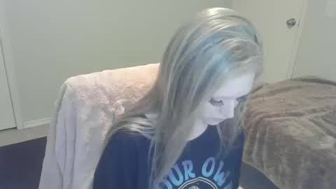 violet_winter97 online show from December 19, 2024, 7:07 am