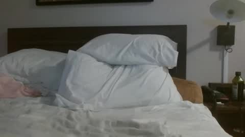 violet_winter97 online show from November 13, 2025, 2:32 am