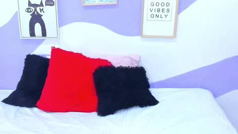 violeta_1404 online show from November 18, 2025, 1:48 pm