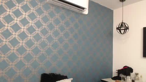 Violeta  online show from December 19, 2024, 1:18 am